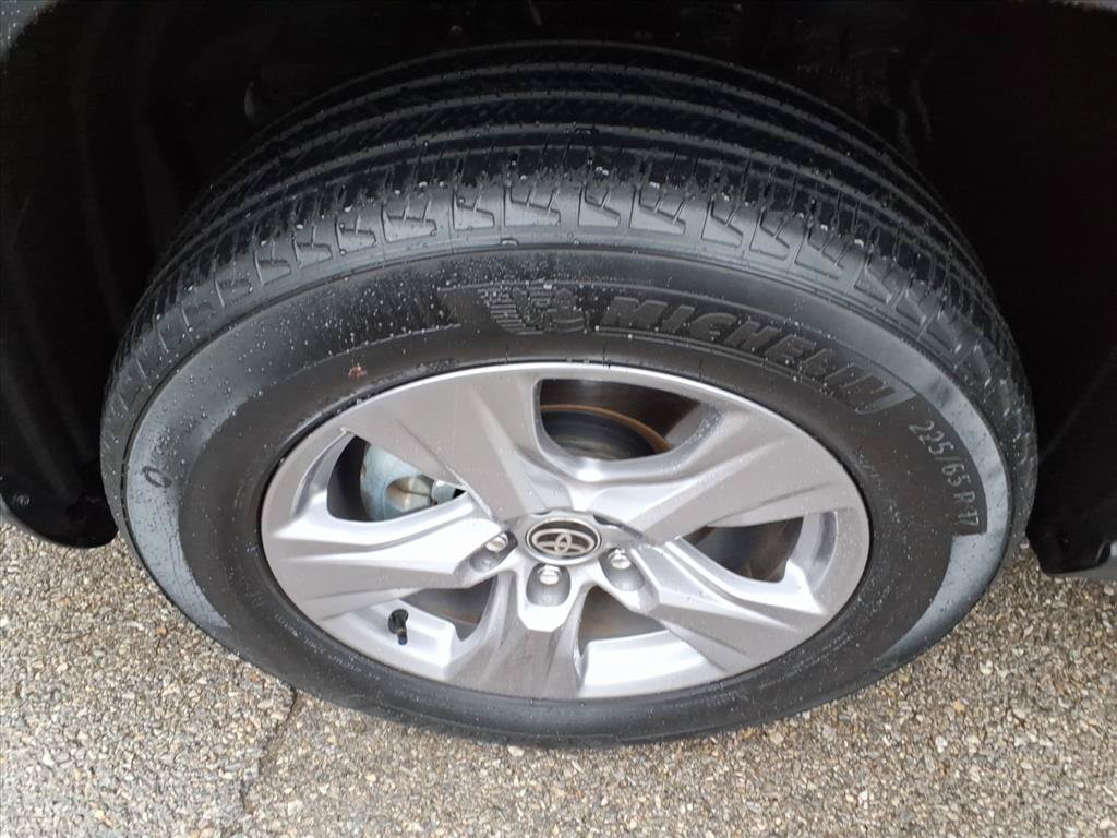 Used 2025 Toyota RAV4 LE AWD/4WD image 10