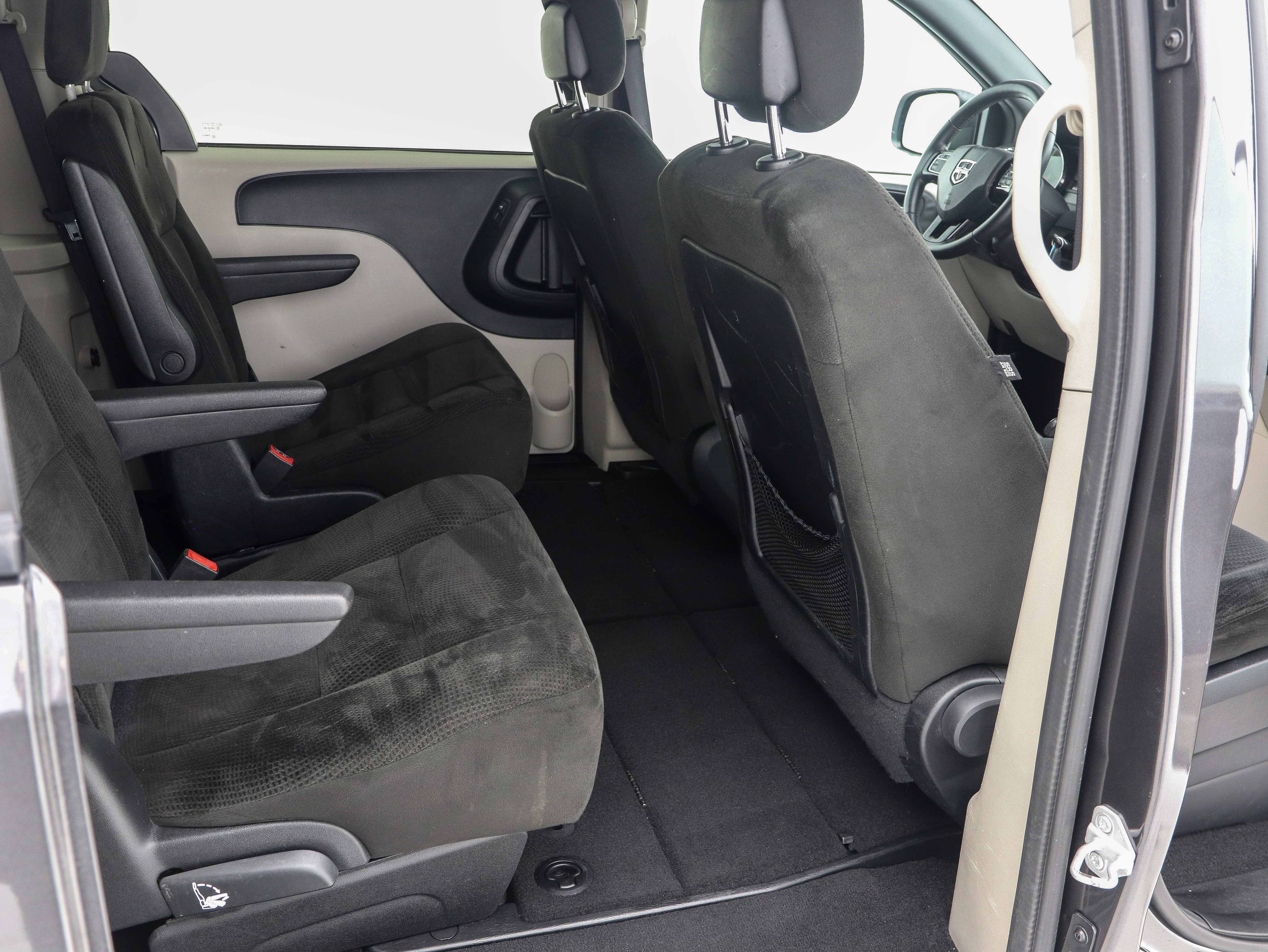 Used 2016 Dodge Grand Caravan SE image 14
