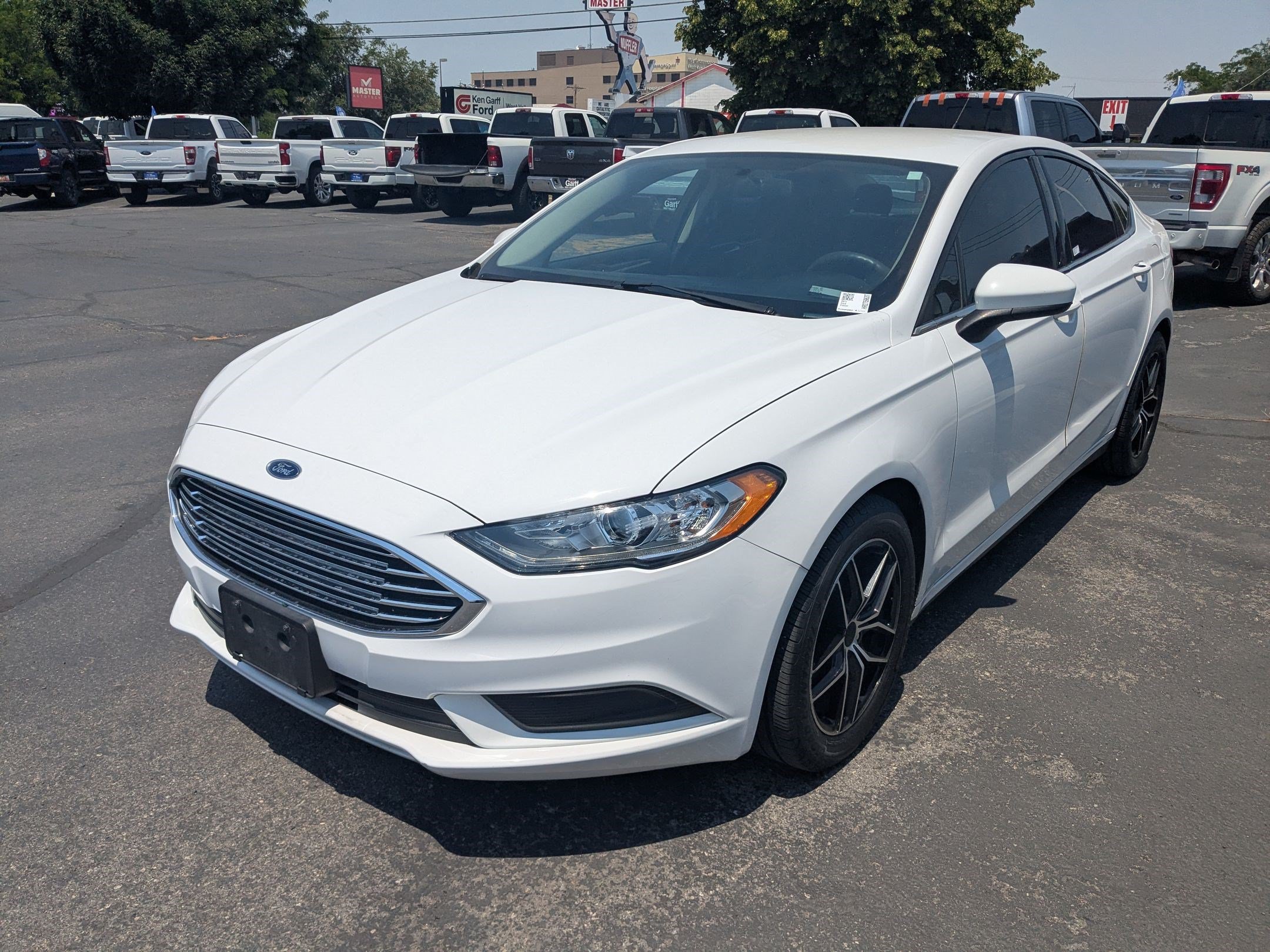 Used 2017 Ford Fusion SE w/ Fusion SE Technology Package FWD image 10