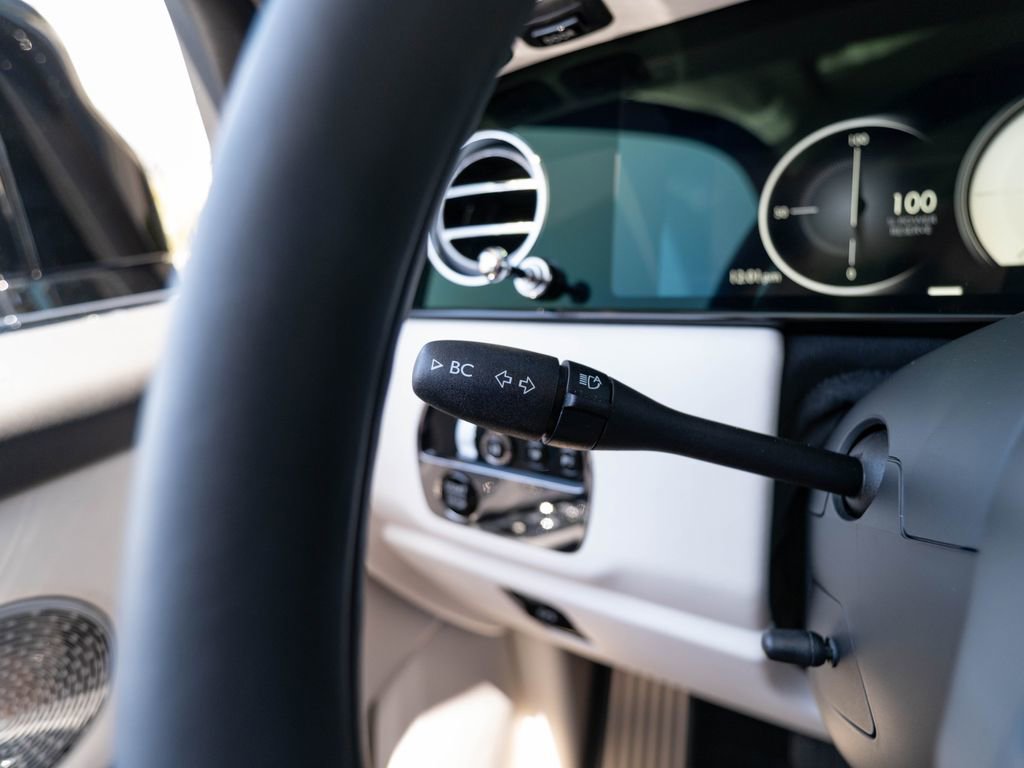 Used 2025 Rolls-Royce Cullinan image 26