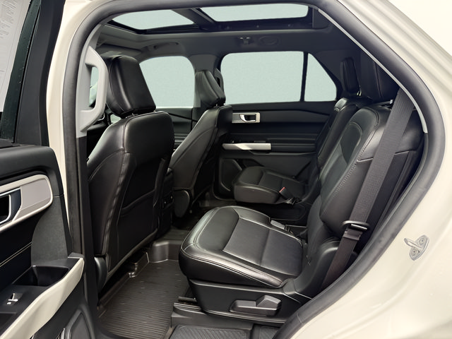 Used 2022 Ford Explorer Limited w/ Equipment Group 301A AWD/4WD image 5