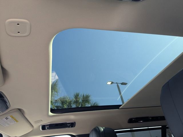 New 2026 Land Rover Range Rover Long Wheelbase SE image 18