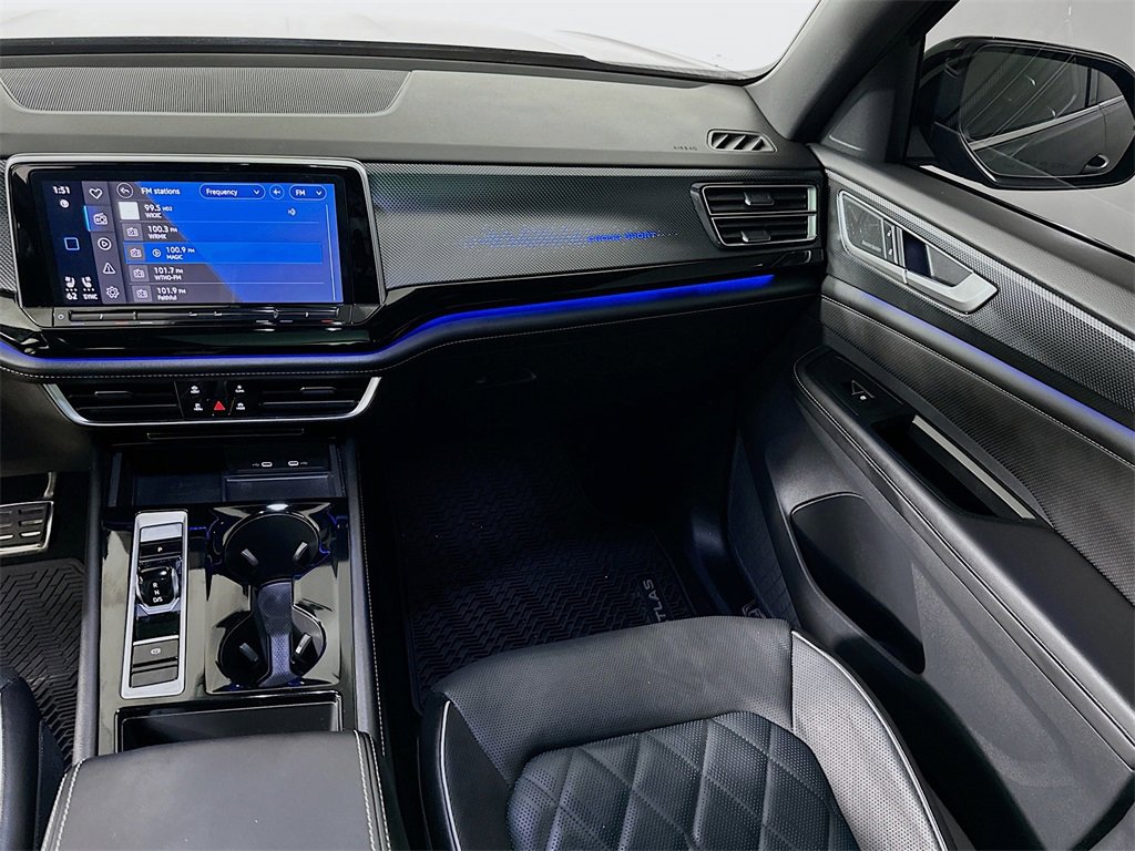 Used 2024 Volkswagen Atlas Cross Sport SEL Premium R-Line image 21