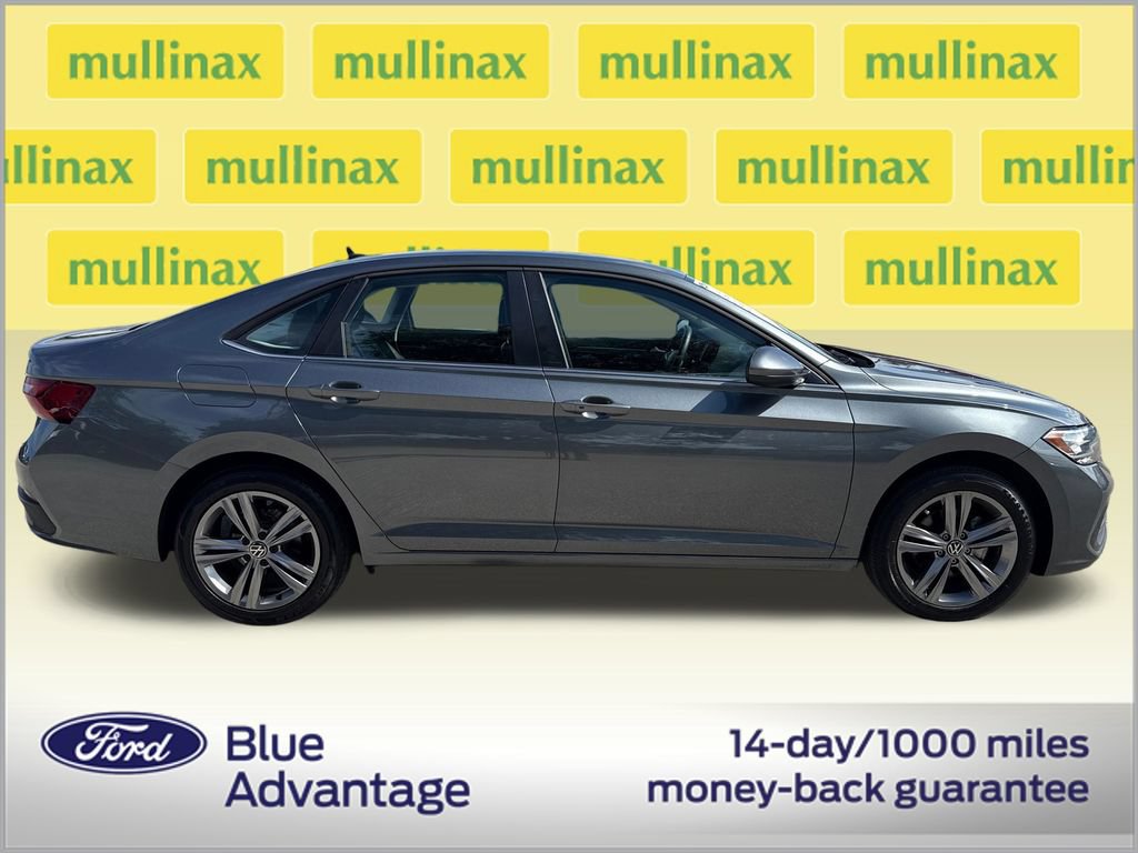 Used 2022 Volkswagen Jetta SE FWD image 2
