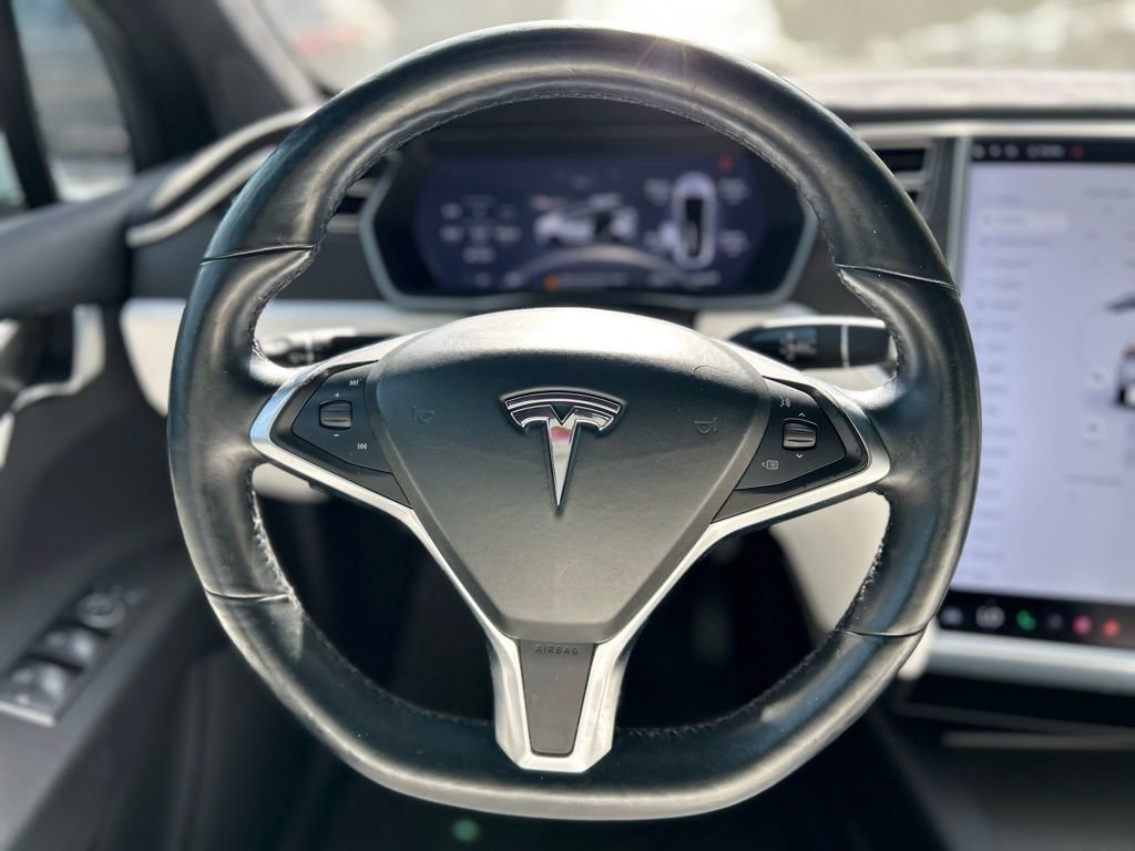 Used 2016 Tesla Model X 90D image 13