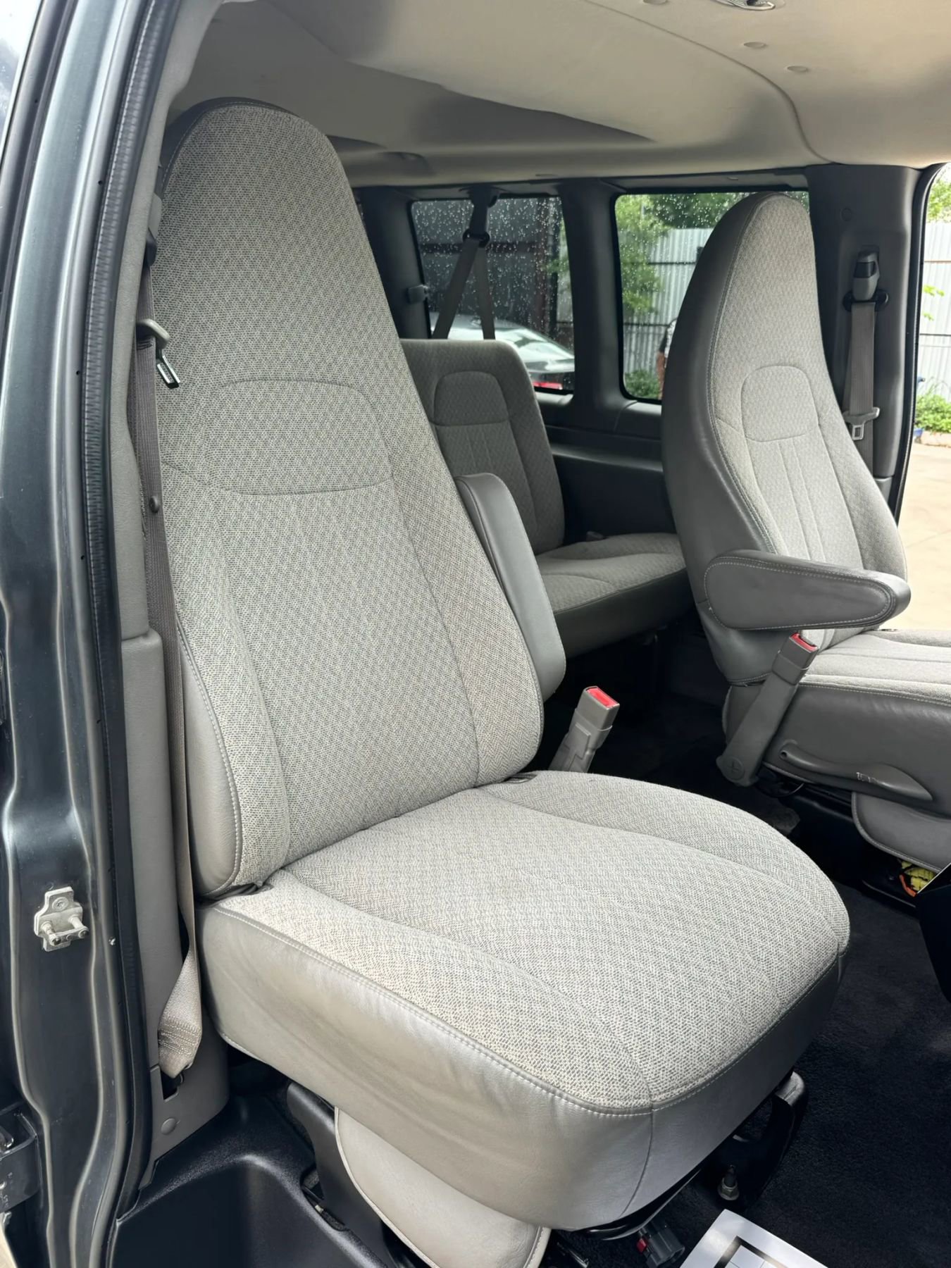 Used 2015 Chevrolet Express 2500 LS image 34