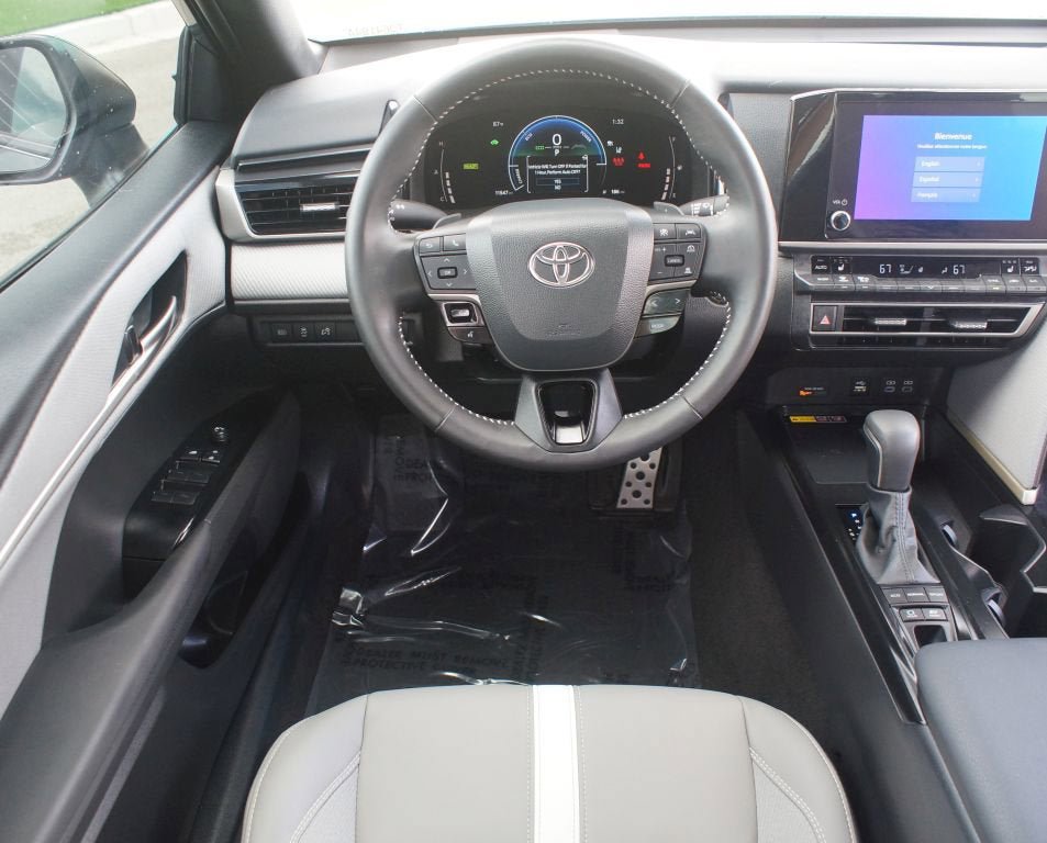 Used 2025 Toyota Camry SE w/ Convenience Package FWD image 5