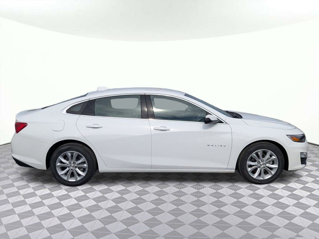 Used 2024 Chevrolet Malibu LT image 2