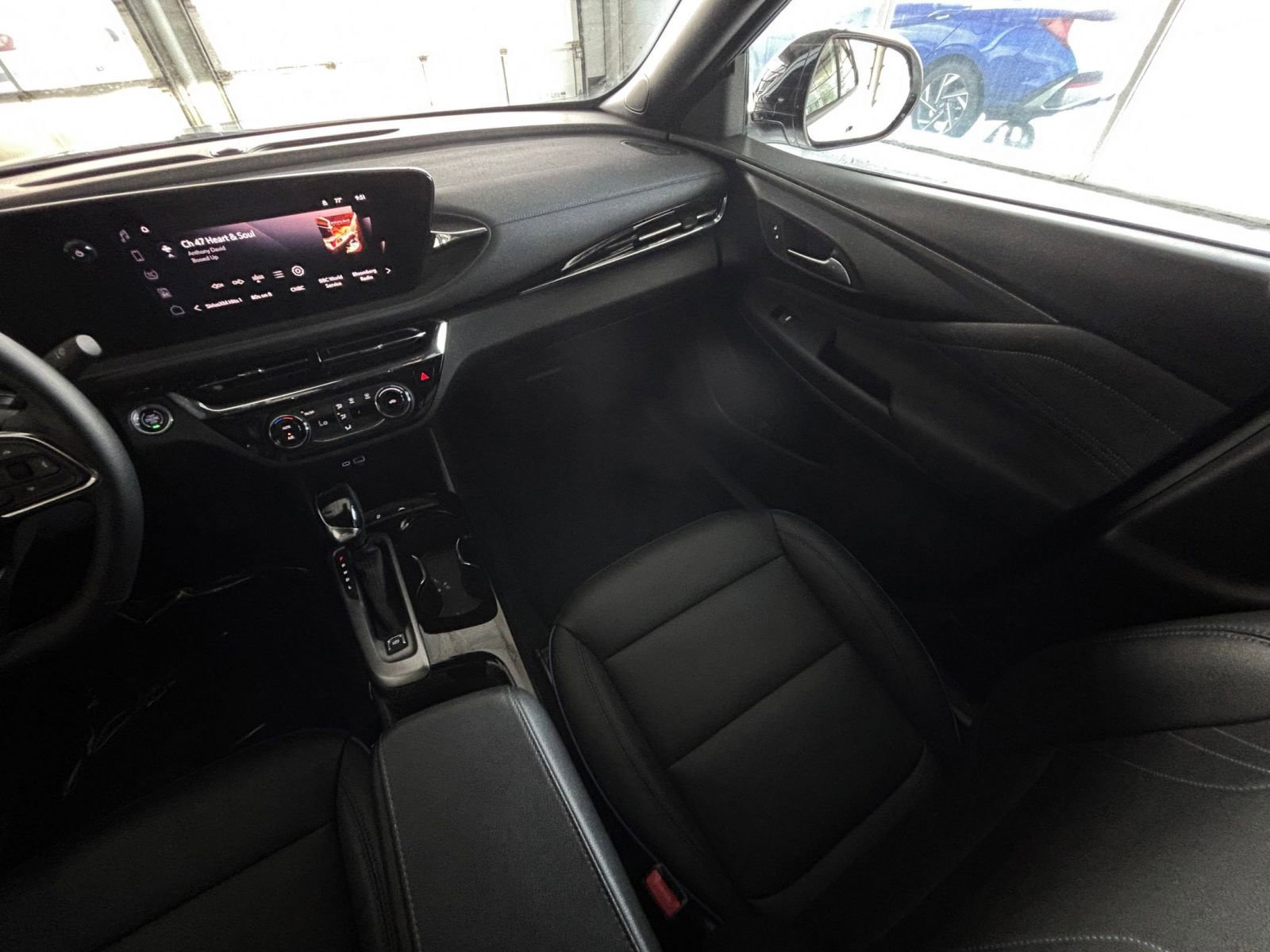 Used 2025 Buick Envista Sport Touring image 34