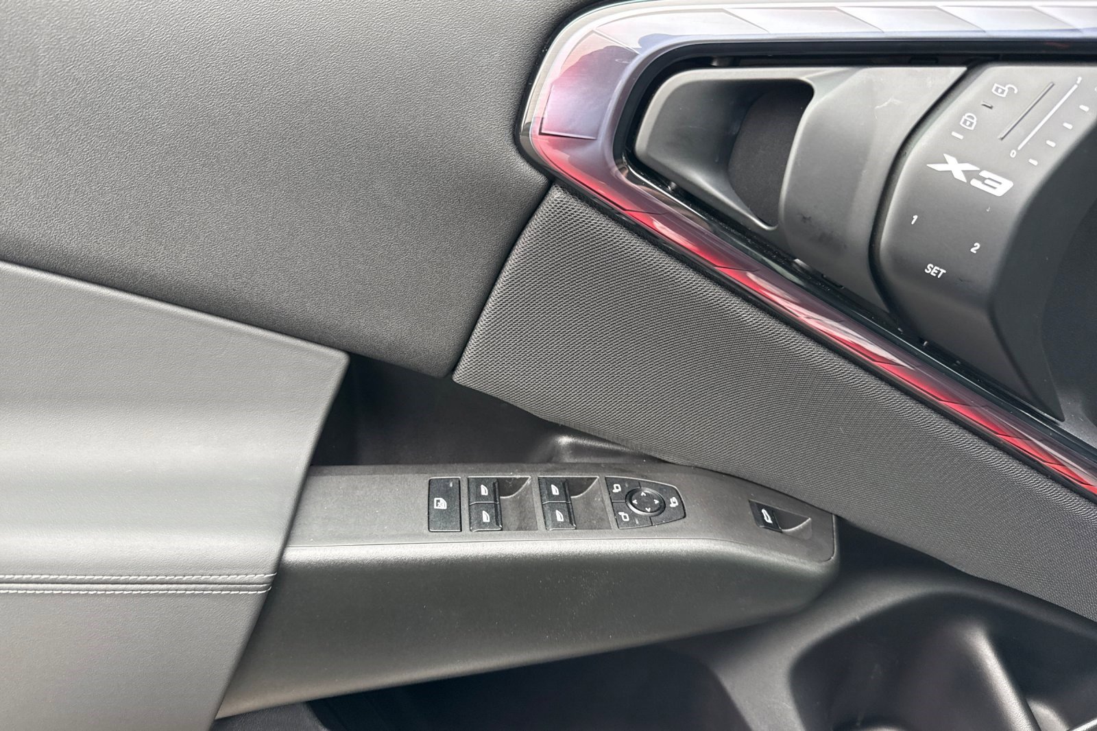 Used 2025 BMW X3 xDrive30i w/ Premium Package image 12