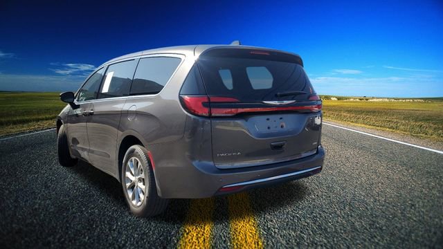Certified 2023 Chrysler Pacifica Touring-L AWD/4WD image 28