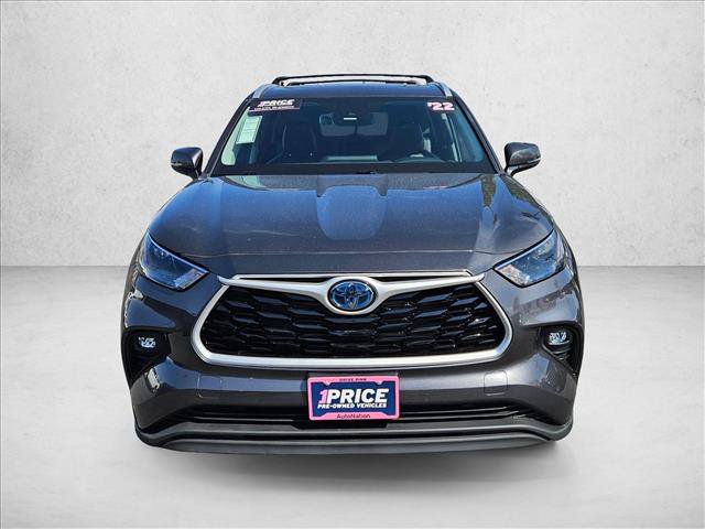 Used 2022 Toyota Highlander XLE FWD video 2