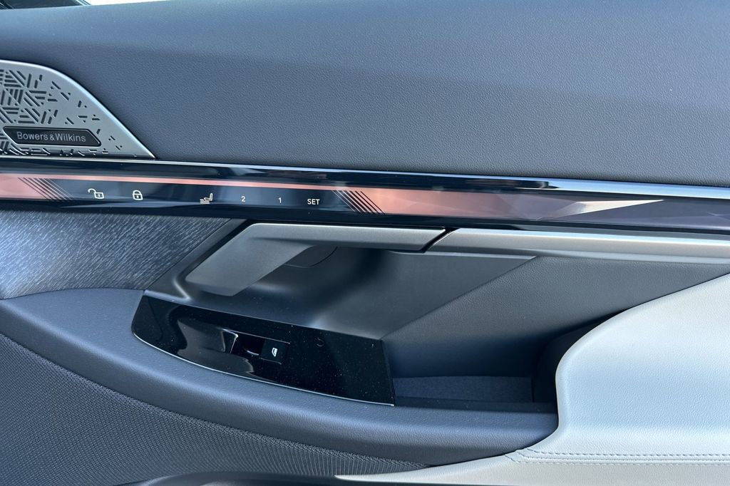 New 2026 BMW 550e xDrive 550e xDrive w/ Executive Package image 18