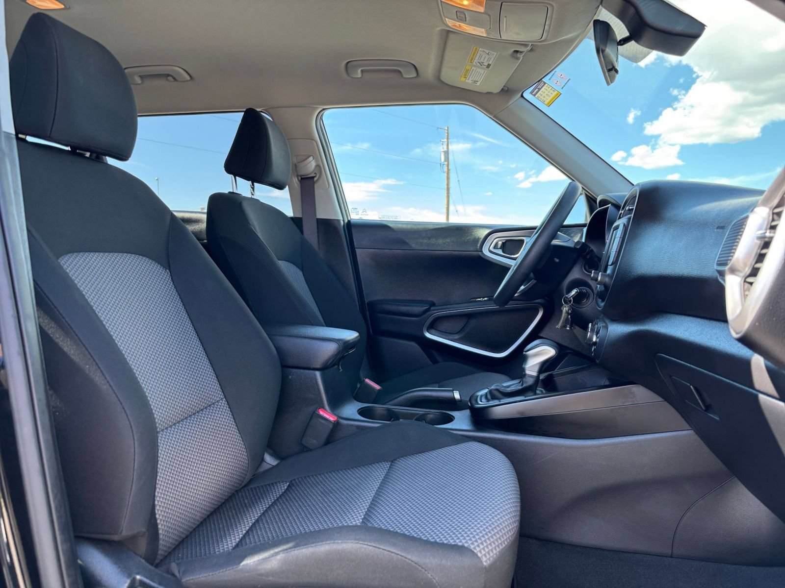 Used 2025 Kia Soul LX w/ LX Technology Package FWD image 33