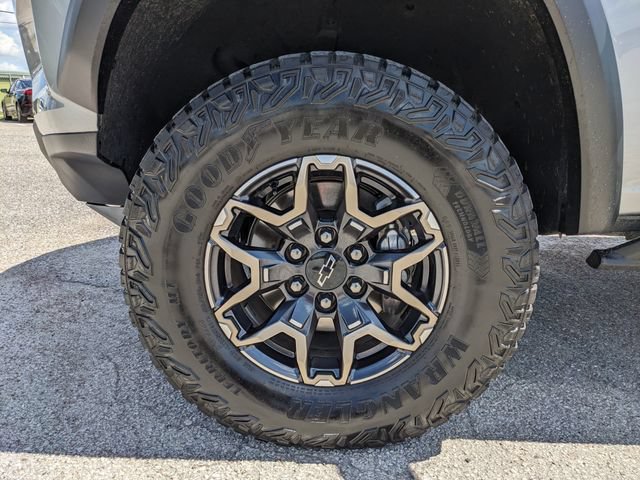 Used 2024 Chevrolet Colorado ZR2 w/ ZR2 Convenience Package III AWD/4WD image 10