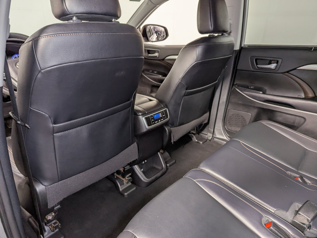 Used 2019 Toyota Highlander XLE AWD/4WD image 44