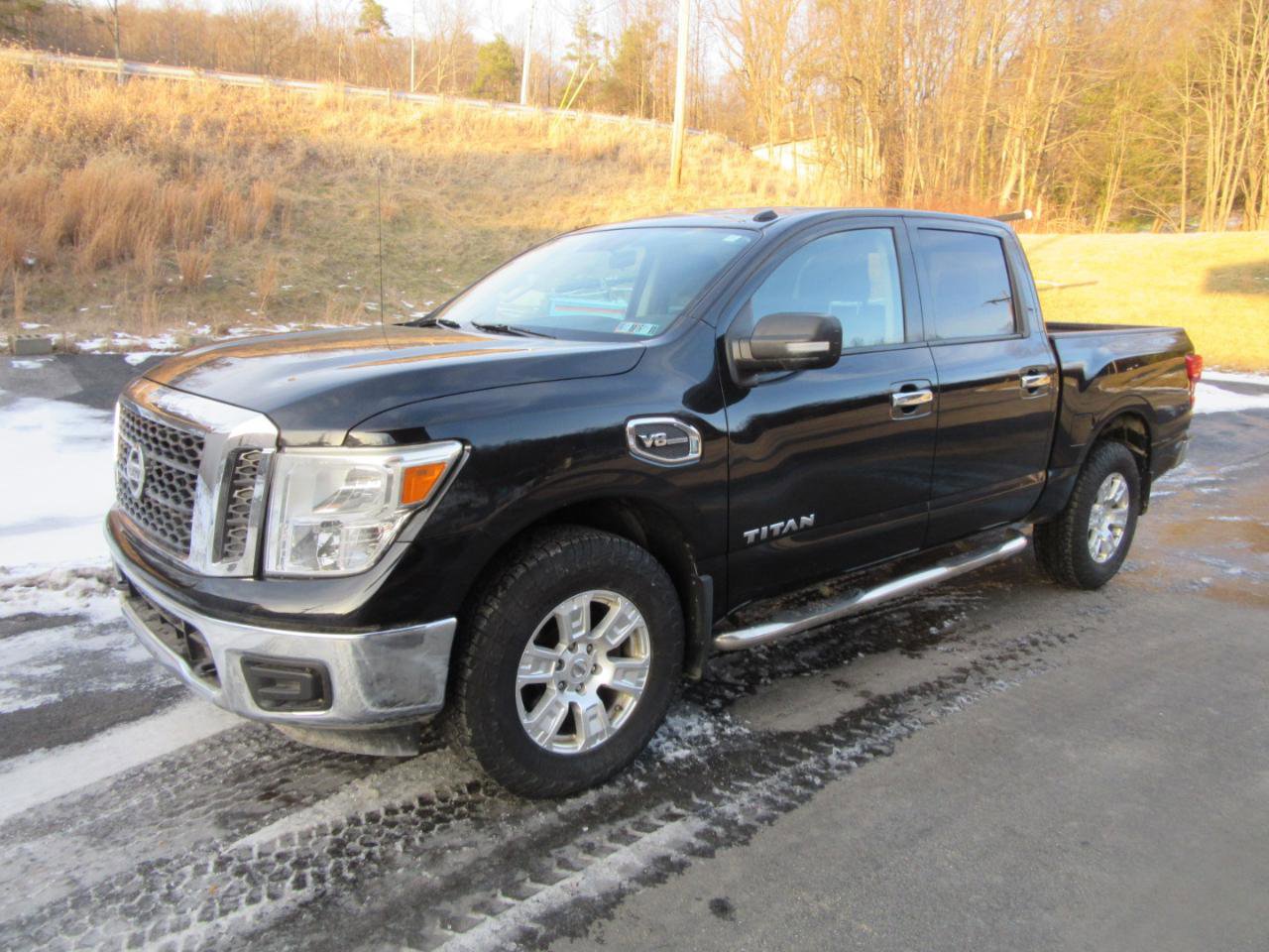 Used 2017 Nissan Titan SV image 7