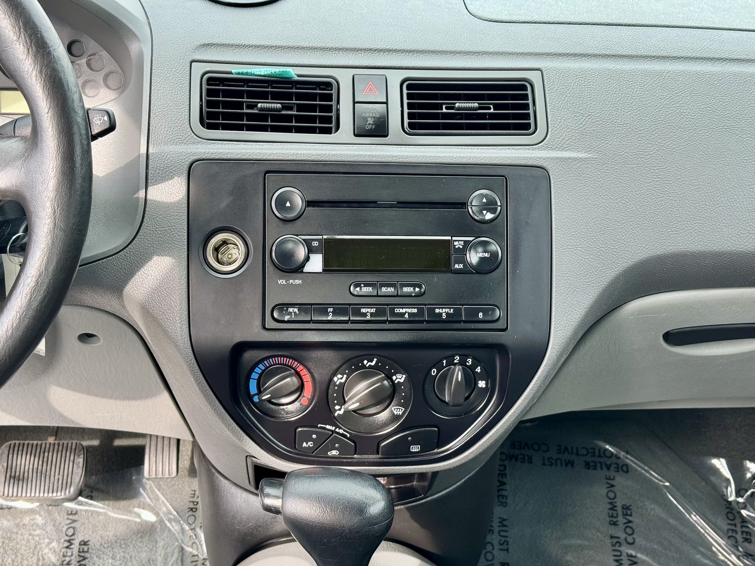 Used 2005 Ford Focus ZX4 Sedan FWD image 15