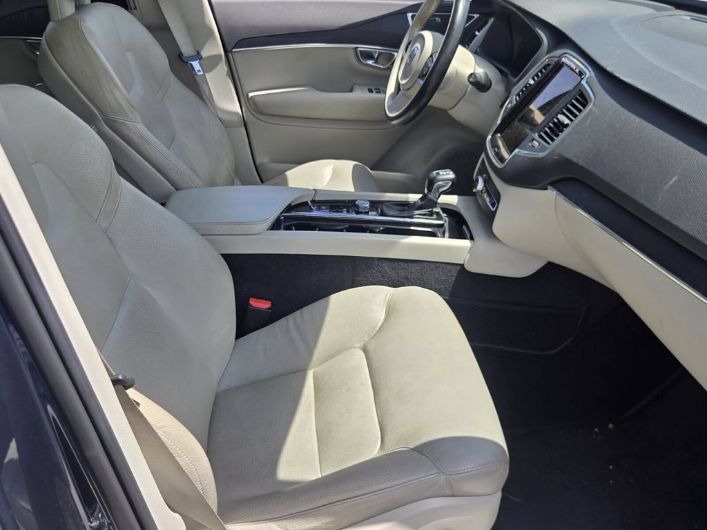 Used 2020 Volvo XC90 T6 Momentum AWD/4WD image 19