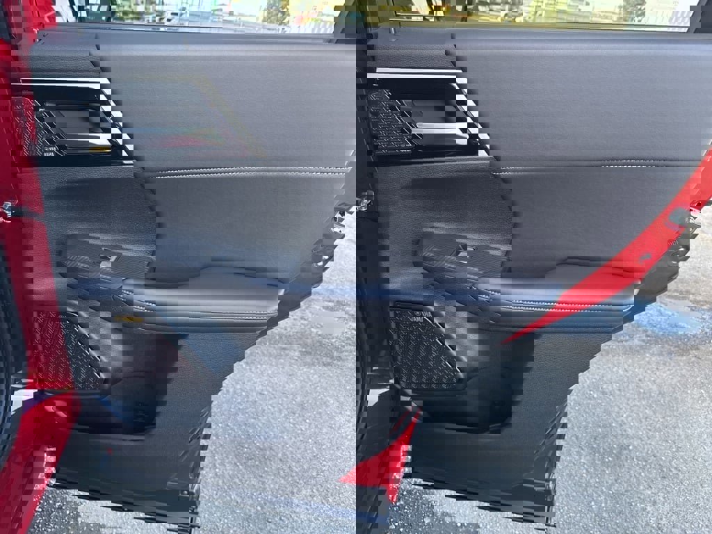 New 2025 Mitsubishi Outlander SE image 31