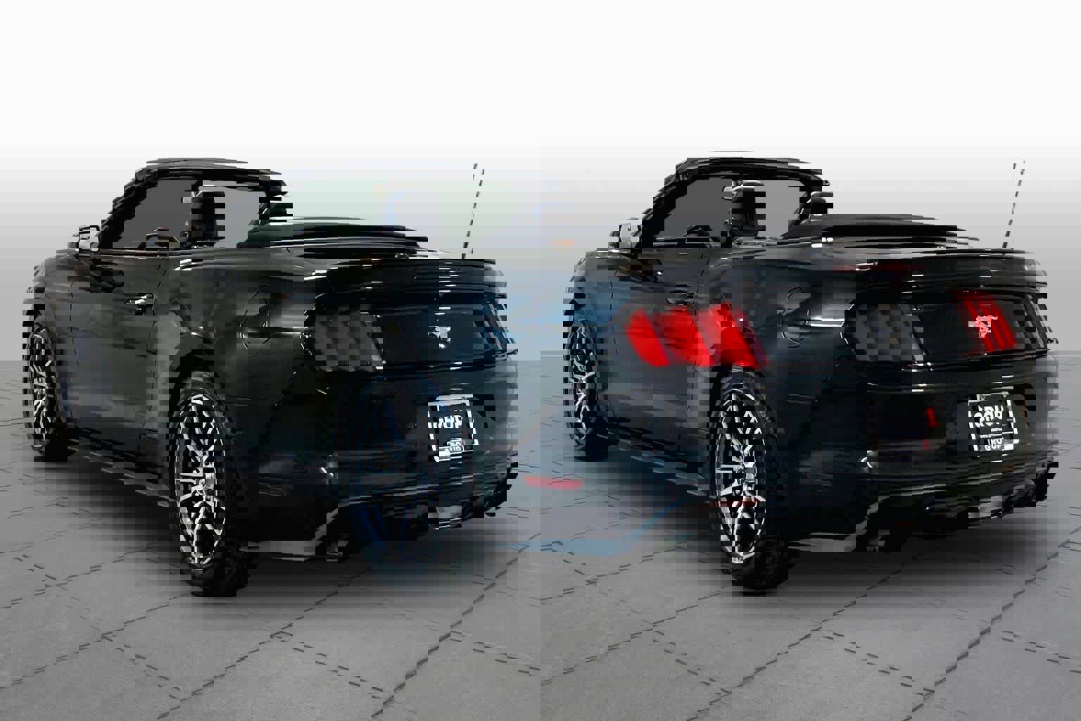 Used 2017 Ford Mustang Premium image 11