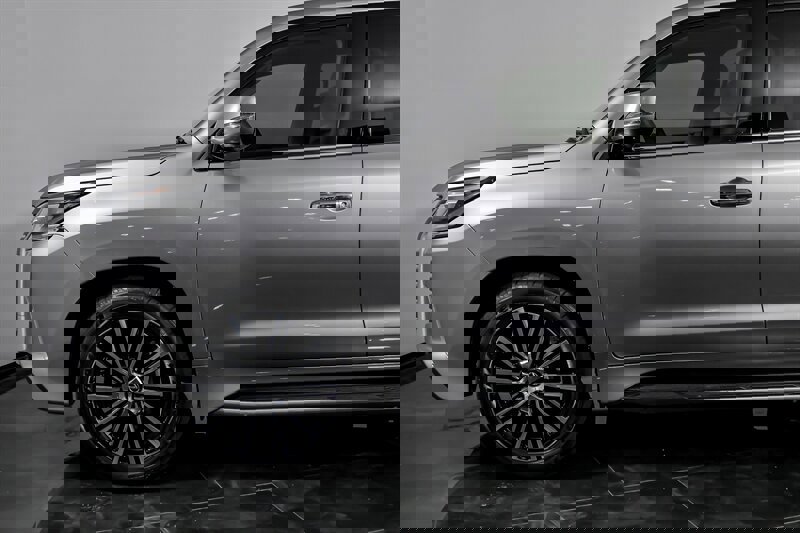 Used 2021 Lexus LX 570 4WD w/ Luxury Package image 6