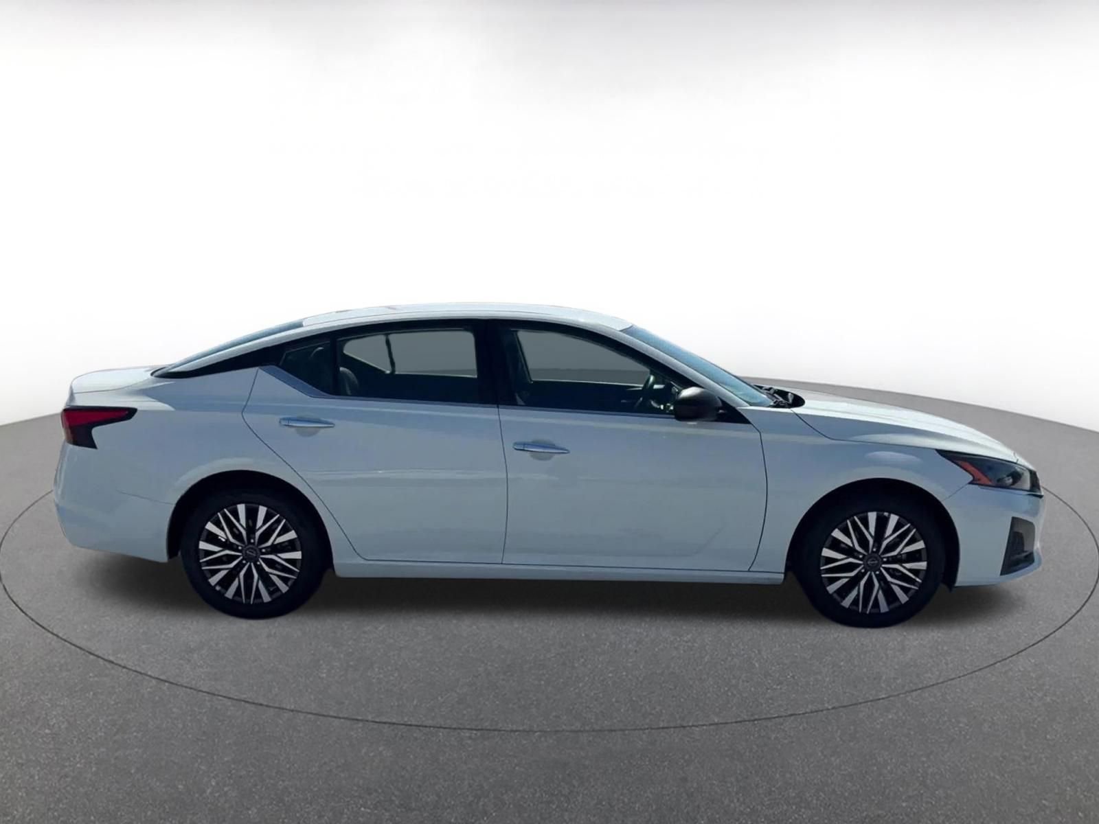 Used 2025 Nissan Altima 2.5 SV FWD image 16