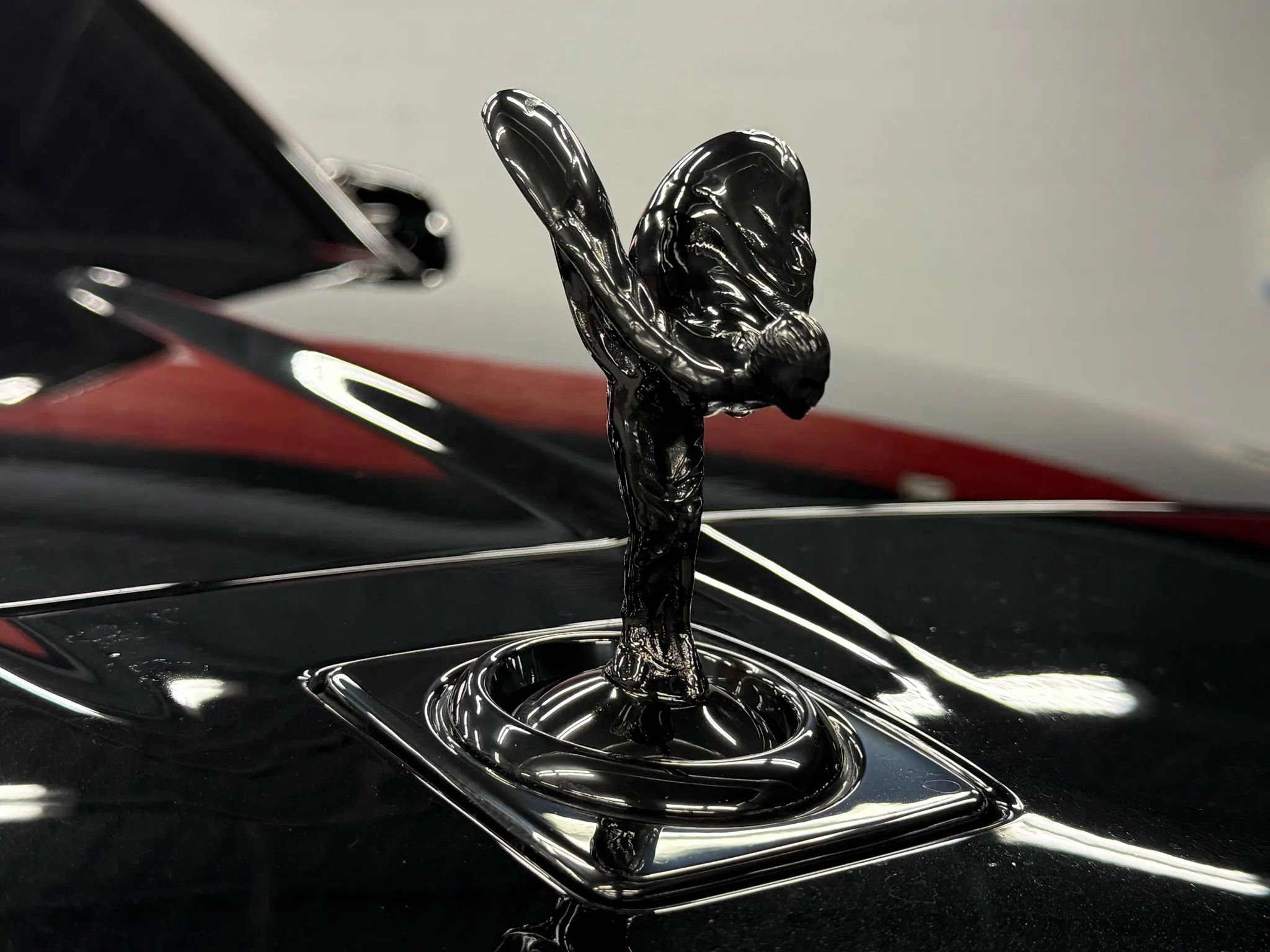 Used 2022 Rolls-Royce Cullinan Black Badge w/ Dark Exterior Package image 25