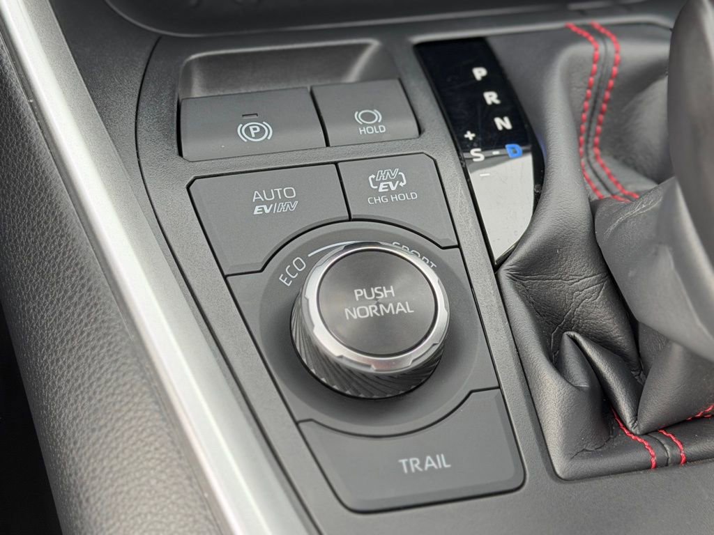 Used 2024 Toyota RAV4 SE w/ Weather & Moonroof Package image 17