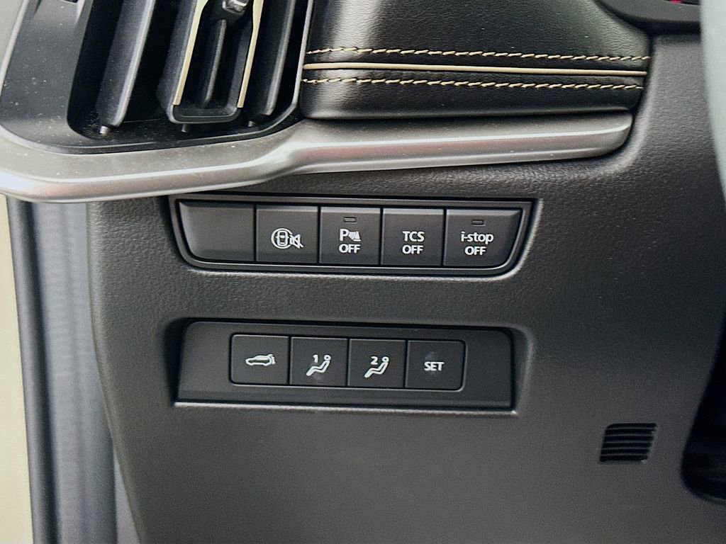 Certified 2025 MAZDA CX-70 3.3 Turbo w/ Premium Plus Pkg image 10