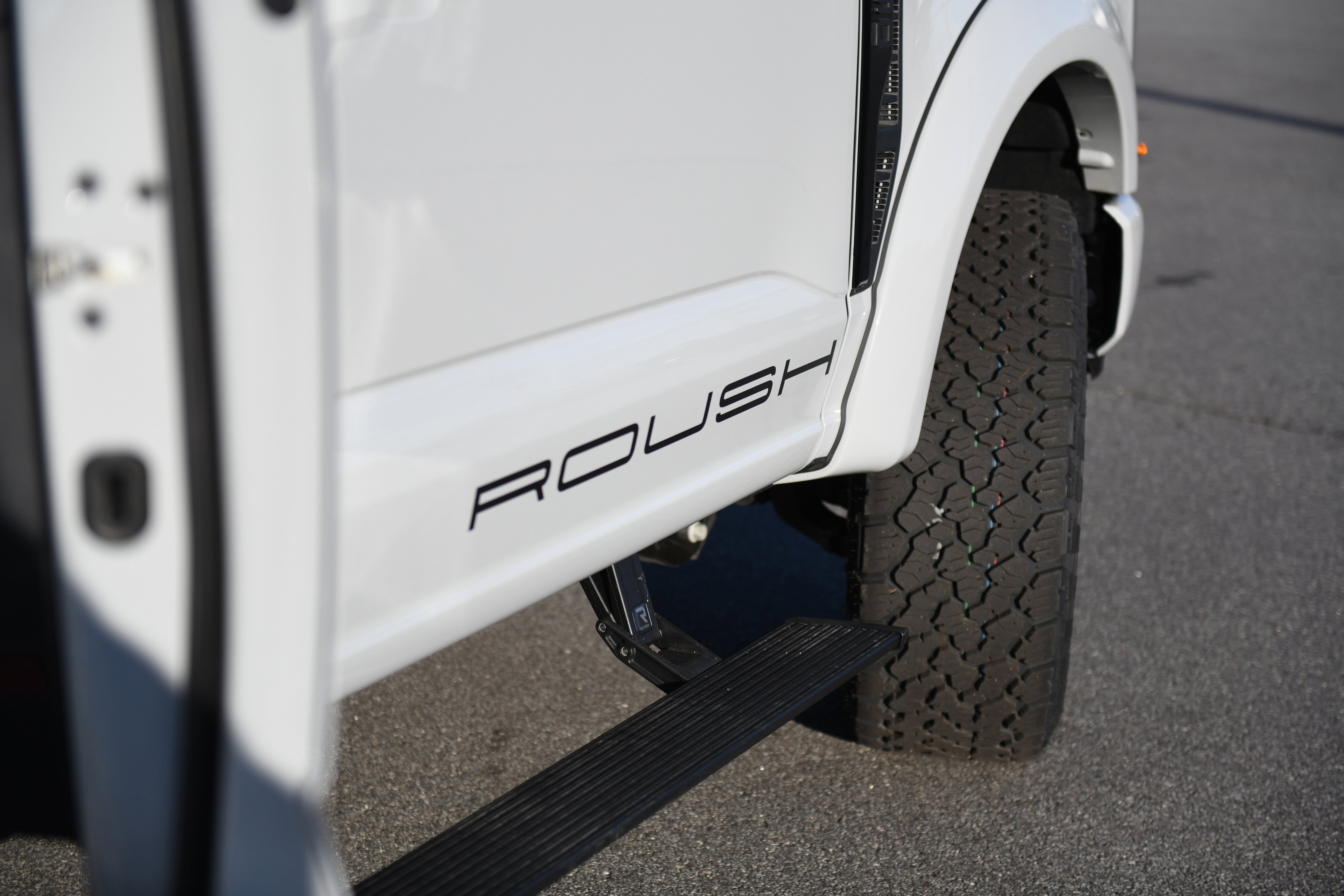 New 2026 Ford F250 Lariat w/ Black Appearance Package image 5