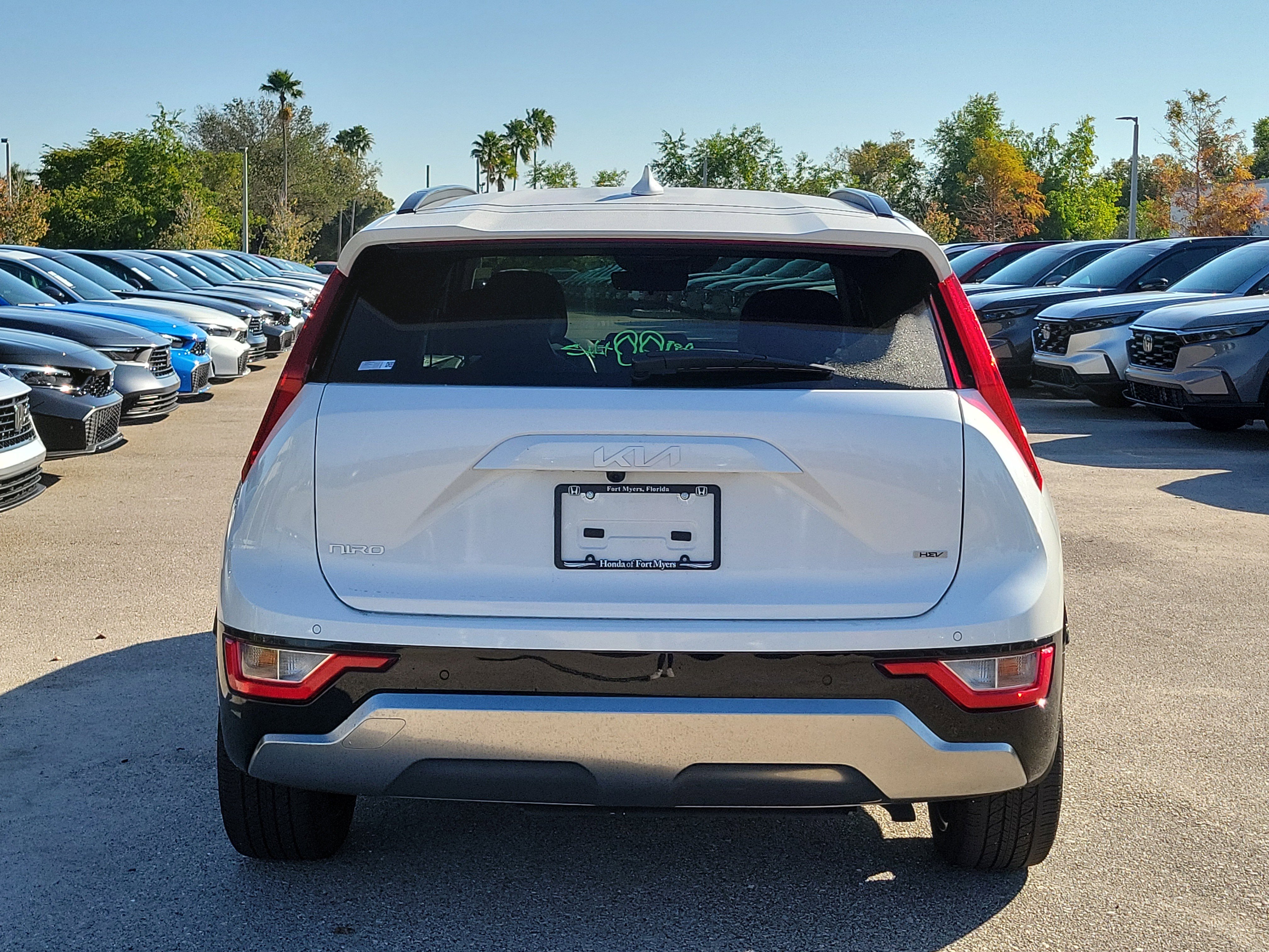 Used 2023 Kia Niro EX Touring image 5