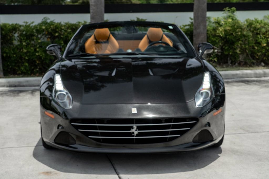 Used 2015 Ferrari California T RWD image 12