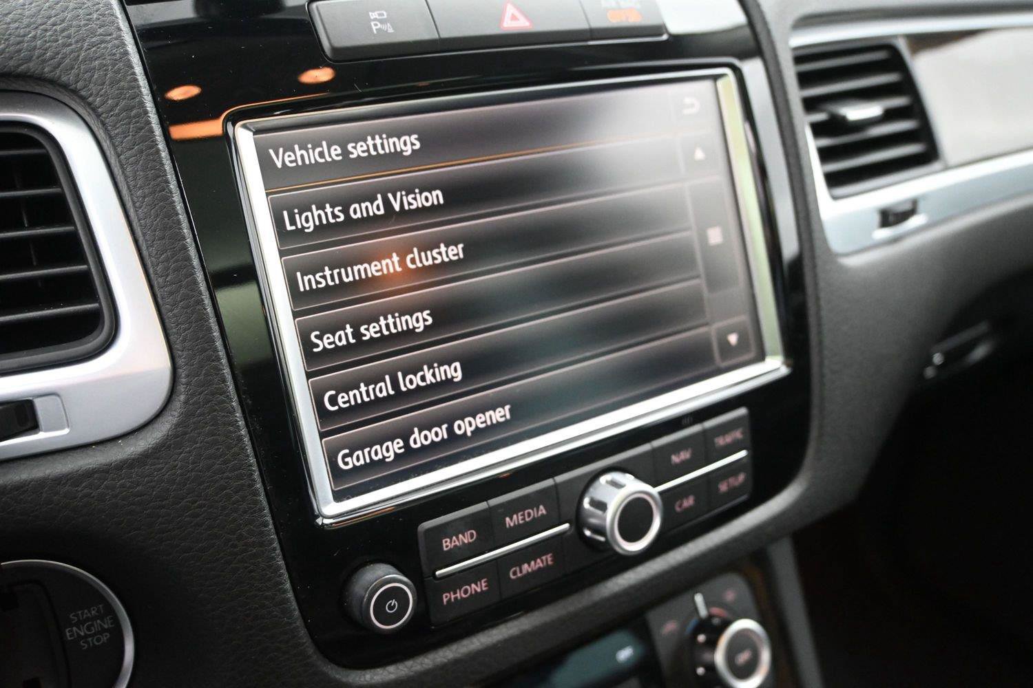Used 2014 Volkswagen Touareg Executive AWD/4WD image 4
