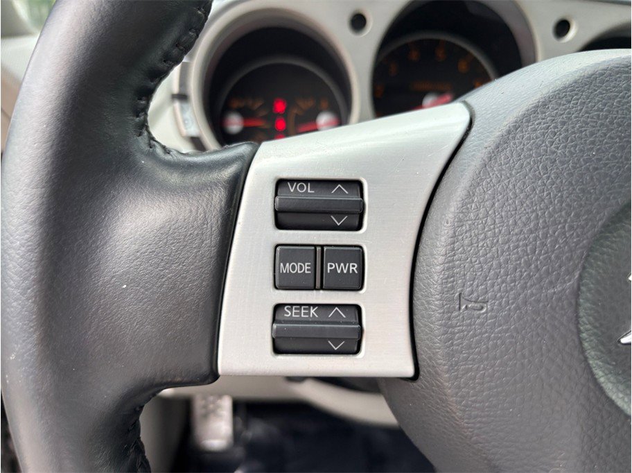 Used 2009 Nissan 350Z Touring RWD image 21