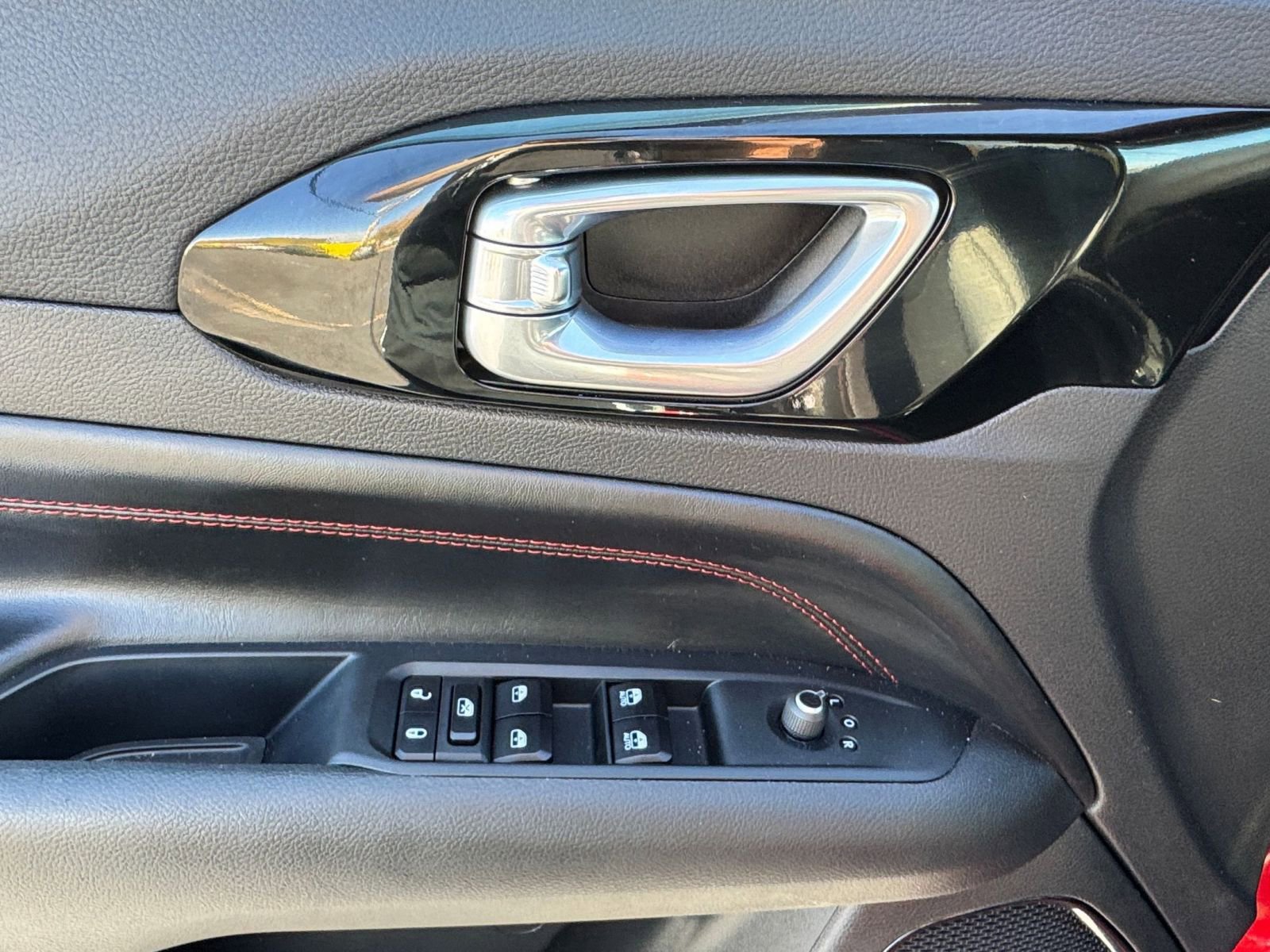 Used 2025 Jeep Compass Trailhawk image 20