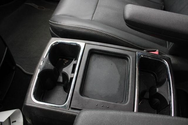 Used 2010 Chrysler Town & Country Touring FWD image 15