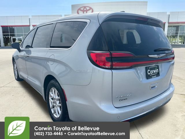 Used 2023 Chrysler Pacifica Touring-L image 3