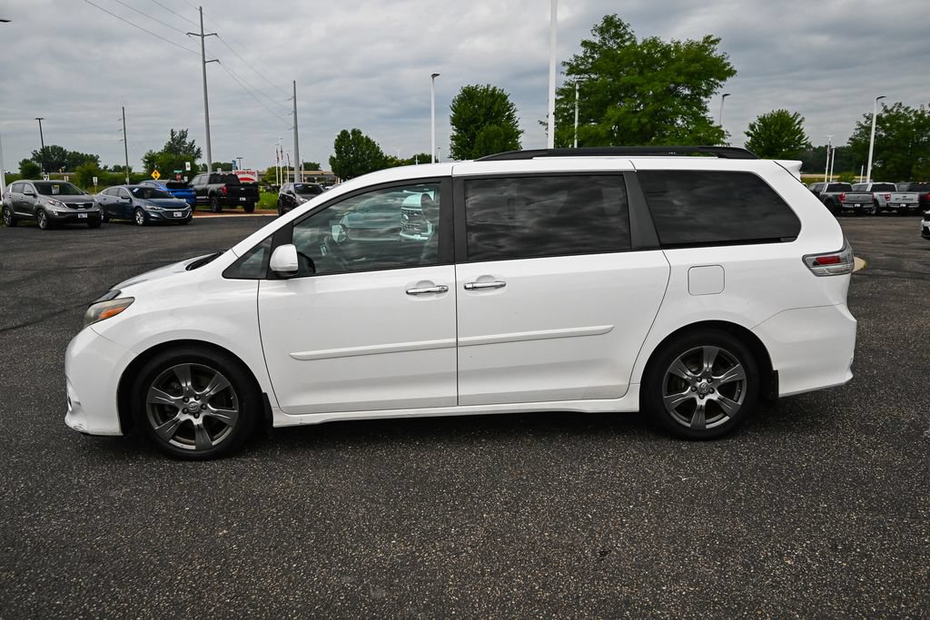 Used 2017 Toyota Sienna SE FWD image 8