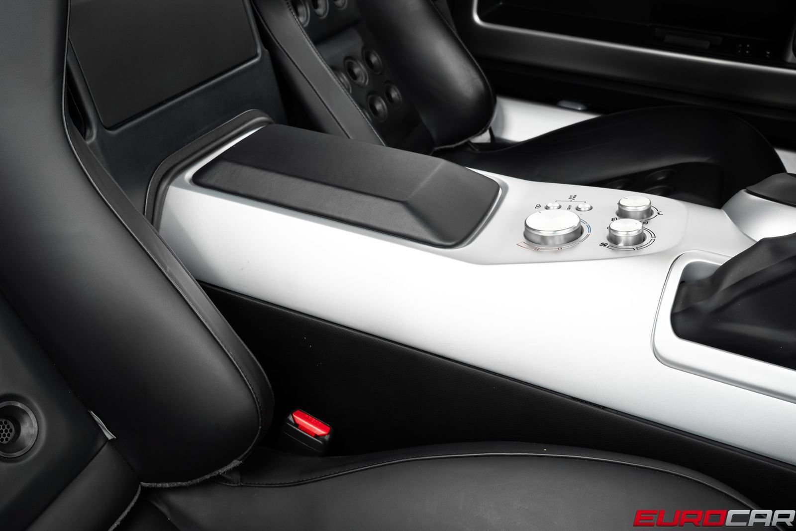 Used 2006 Ford GT RWD image 42
