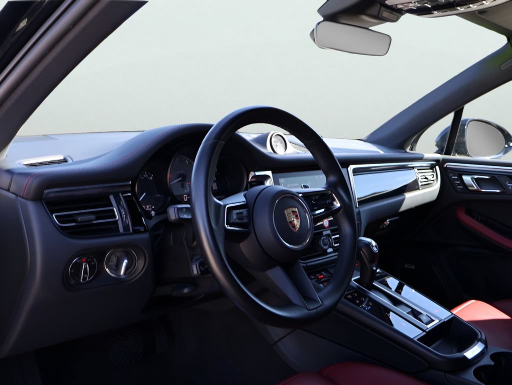 Certified 2024 Porsche Macan S w/ Premium Plus Package AWD/4WD image 4