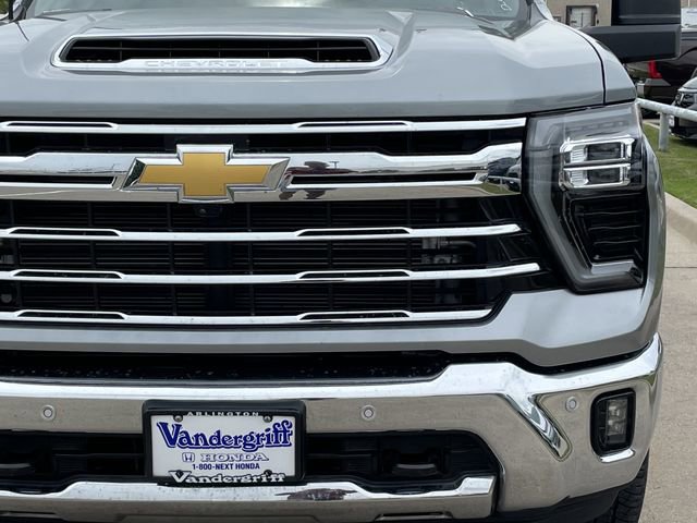 Used 2025 Chevrolet Silverado 2500 LTZ w/ LTZ Convenience Package image 8