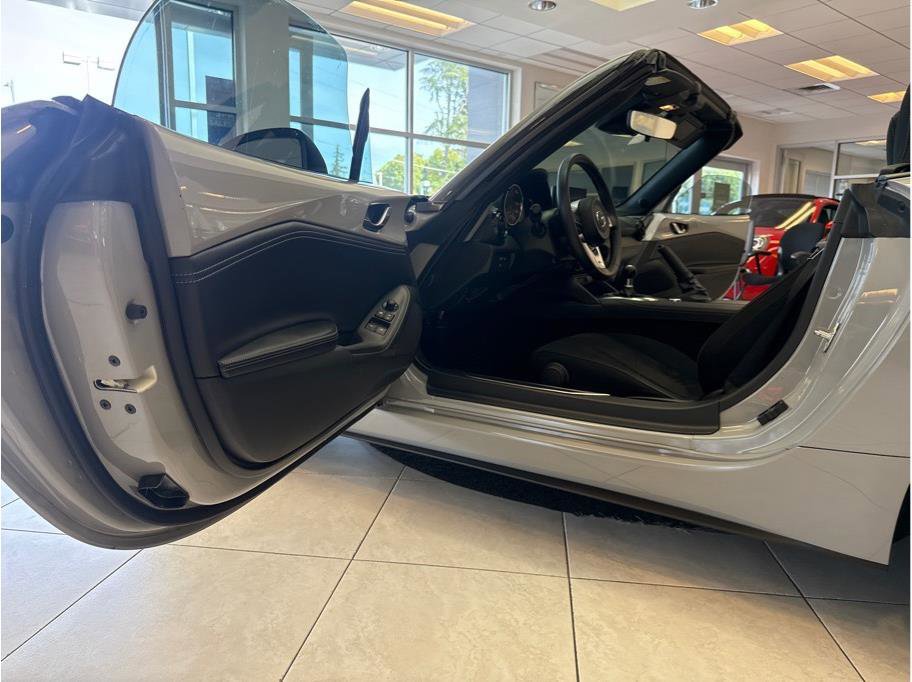 Used 2024 MAZDA MX-5 Miata Club RWD image 25