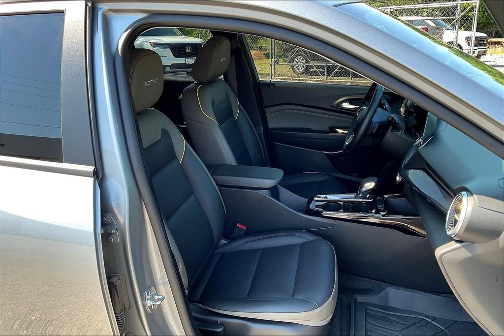 Used 2025 Chevrolet Trax ACTIV FWD image 16