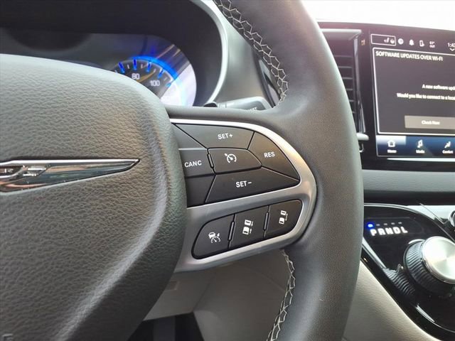 Used 2023 Chrysler Pacifica Touring-L image 23