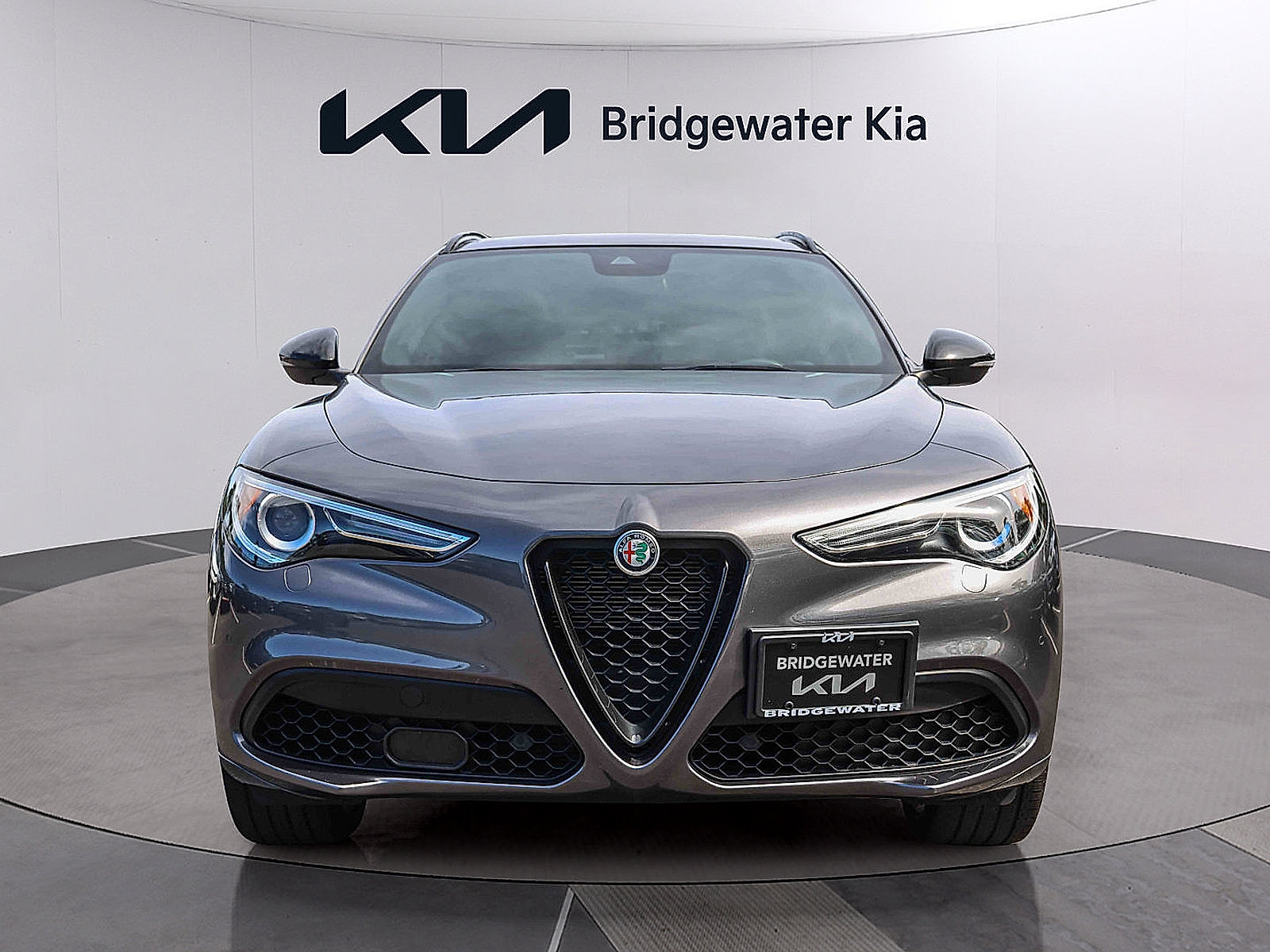Used 2023 Alfa Romeo Stelvio Veloce AWD/4WD image 2