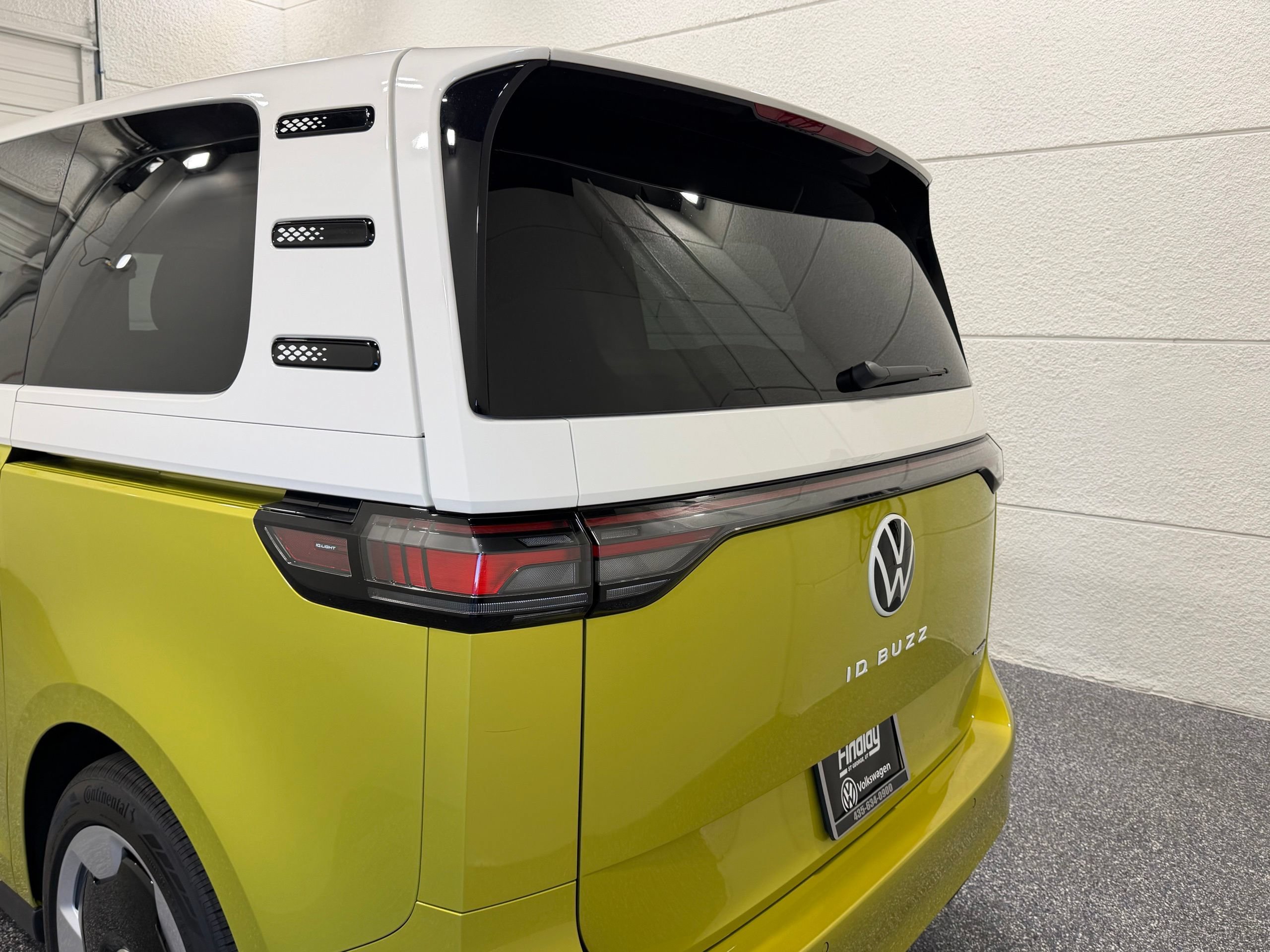 New 2025 Volkswagen ID. Buzz Pro S Plus AWD/4WD image 16