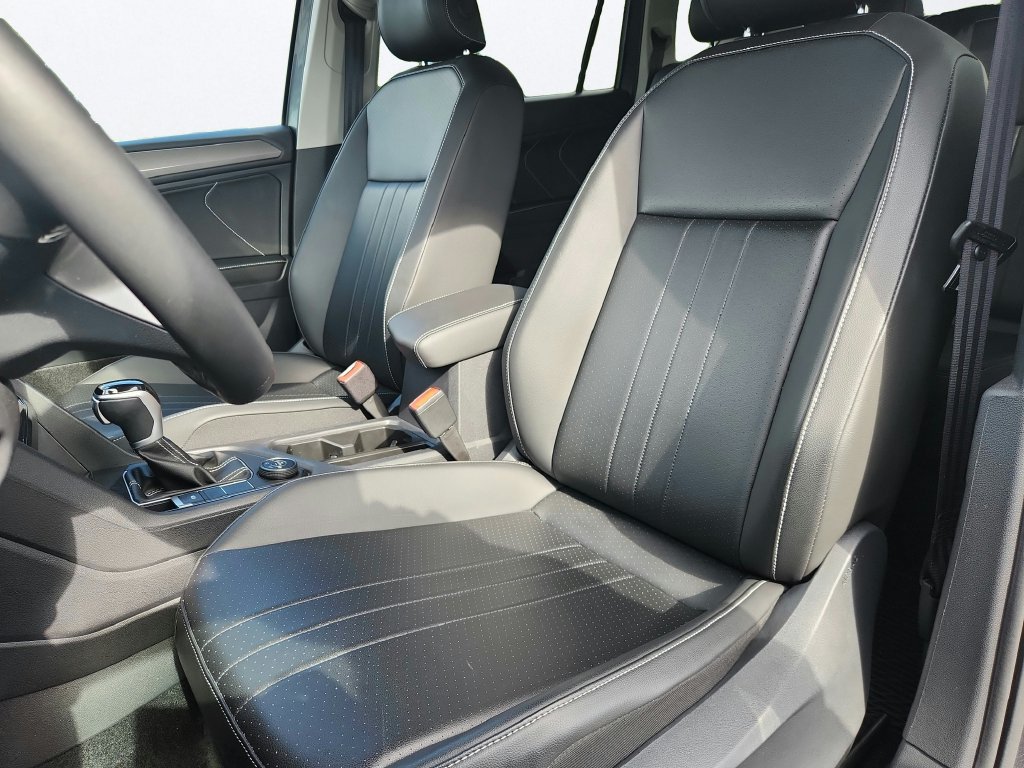 Certified 2024 Volkswagen Tiguan SE AWD/4WD image 11