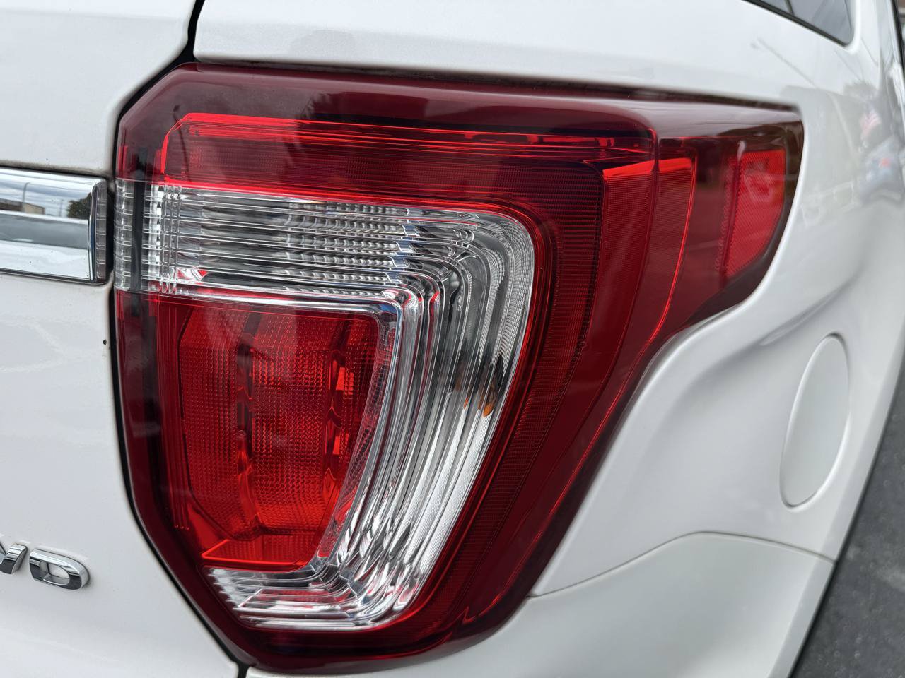 Used 2018 Ford Explorer XLT w/ Equipment Group 202A AWD/4WD image 22
