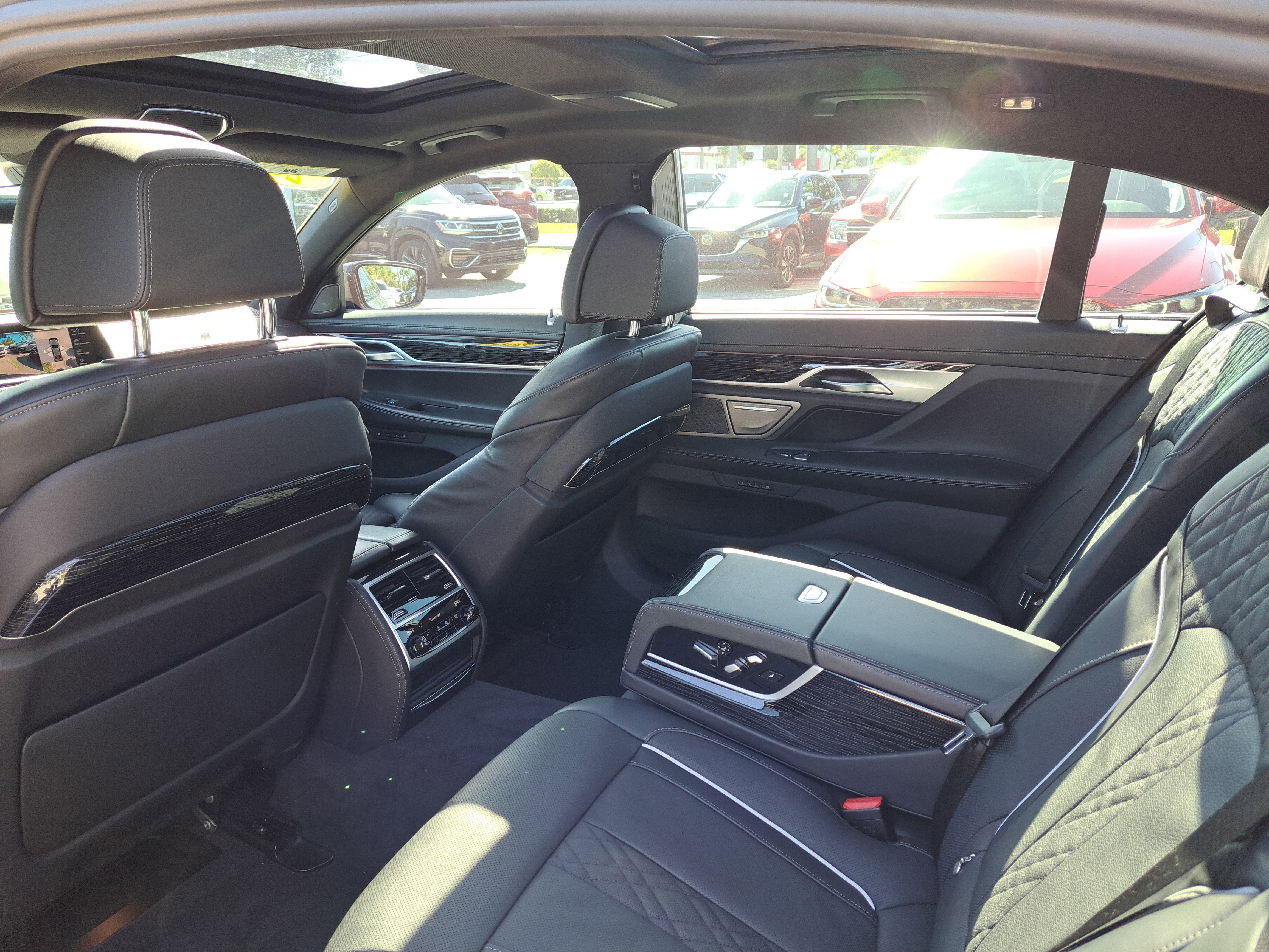 Used 2022 BMW 750i xDrive w/ Executive Package image 7